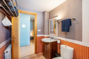 Ένα μπάνιο στο Apartamento Candela +16 φωτογραφίες