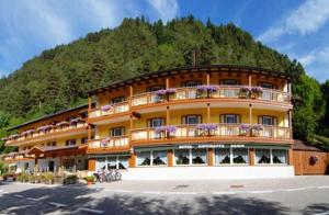 Nespecifikovaný výhled na hory nebo výhled na hory při pohledu z hotelu + 23 fotografií