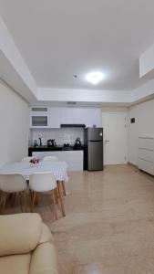 Gallery image of Lincoln Tower Podomoro Apartment in Medan