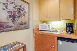 a kitchen with a sink and a microwave on a counter at Harken Lodge in Eureka Springs