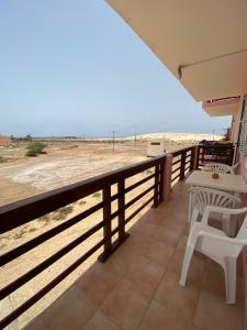 Nos Kasa Sea View Apartment Beach Cabral tesisinde bir balkon veya teras