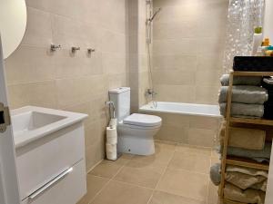 A bathroom at Four bedroom penthouse in Torrox