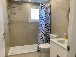 A bathroom at Four bedroom penthouse in Torrox