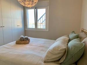 A bed or beds in a room at Four bedroom penthouse in Torrox Még 27 kép