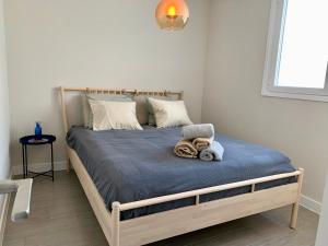 A bed or beds in a room at Four bedroom penthouse in Torrox
