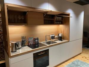 Dapur atau dapur kecil di VOH Exklusives Wohnhaus MITTEN in Vohenstrauß, bis 8 Personen!!!