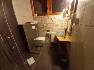 Koupelna v ubytování Almhaus Blümel