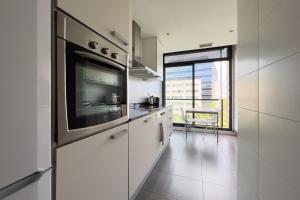 Kuchyňa alebo kuchynka v ubytovaní chicStays Apartment Ciutadella Park