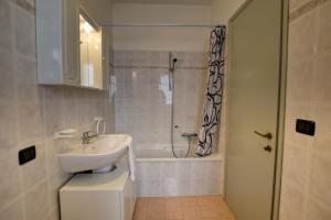 A bathroom at Casa con Vista Airconditioned 2-Bedroom Apartment