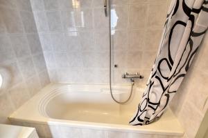 A bathroom at Casa con Vista Airconditioned 2-Bedroom Apartment