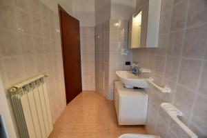 A bathroom at Casa con Vista Airconditioned 2-Bedroom Apartment