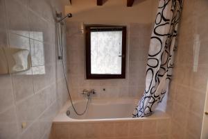 A bathroom at Casa con Vista Airconditioned 2-Bedroom Apartment