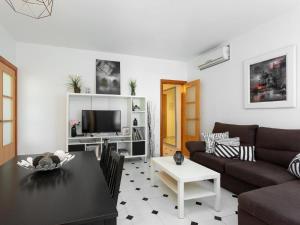 Televízia a/alebo spoločenská miestnosť v ubytovaní Click&Flat Fira Castelao