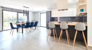 Fotografie z fotogalerie ubytování Top-Villa mit großem Pool, Billard, Kicker, Darts v destinaci Kaštel