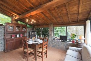 a living room with a wooden table and chairs at La Casetta in Coreglia Antelminelli