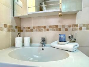 Kúpeľňa v ubytovaní NaviGolf La Cala de Mijas, Scandinavian style 3 bed Townhouse by Solrentspain.