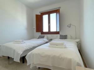 Posteľ alebo postele v izbe v ubytovaní NaviGolf La Cala de Mijas, Scandinavian style 3 bed Townhouse by Solrentspain.