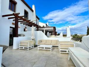 Balkón alebo terasa v ubytovaní NaviGolf La Cala de Mijas, Scandinavian style 3 bed Townhouse by Solrentspain.