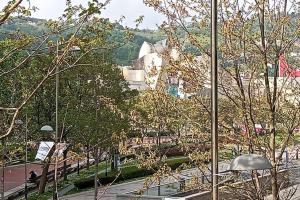 a view of a park with trees and a train at Apartamento Guggenheim cèntrico y confortable in Bilbao