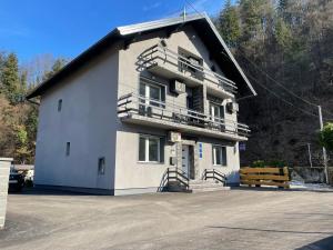Budova, v ktorej sa apartmán nachádza