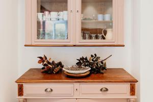 a cabinet with a bowl on top of a table at Tiny stone in Maredret