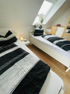 two beds in a room with a attic at Haus Dragl DZ EZ in Friedberg