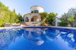 Bazén v ubytovaní Holiday Home Anais alebo v jeho blízkosti