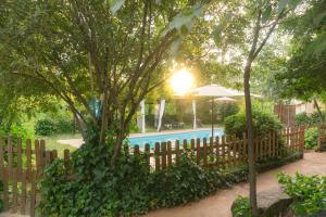 Basen w obiekcie El Manantial Del Fresno Casas Rurales En Hervás - Piscina - Desayunos - Barbacoa - Parking gratis lub w pobliżu