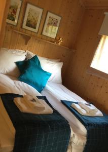 a bedroom with a bed with two towels on it at Tustna Ladestasjon in Hals