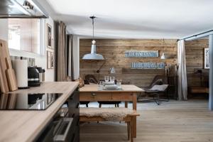 Kuchyň nebo kuchyňský kout v ubytování Loft am See