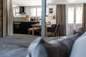 Kuchyň nebo kuchyňský kout v ubytování Loft am See