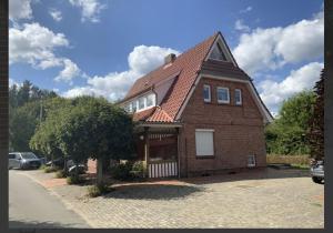 a brown brick house with a gambrel roof at Hildas Idyllische Ferienwohnung in Gödenstorf