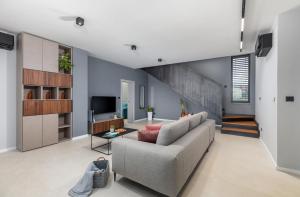 Μια τηλεόραση ή/και κέντρο ψυχαγωγίας στο Amazing private villa with outdoor swimming pool in Vodnjan