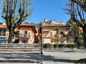 a park bench in front of a building at Contrada d'Amore in Angera