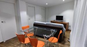 A television and/or entertainment centre at Acogedor Ático en Pleno Centro