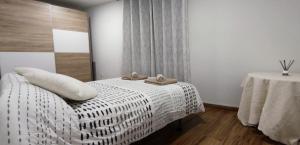 A bed or beds in a room at Acogedor Ático en Pleno Centro