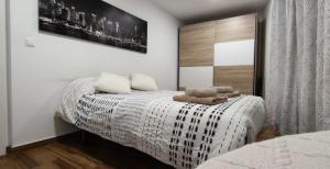 A bed or beds in a room at Acogedor Ático en Pleno Centro