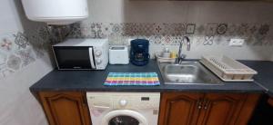A kitchen or kitchenette at Acogedor Ático en Pleno Centro