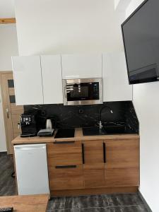 Kuchnia lub aneks kuchenny w obiekcie Apartamenty Slowianka