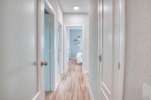 a hallway with white doors and wood floors in a room at Apartamento New Folch Sevilla B in Seville