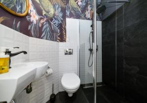 Ванная комната в Apartament Żurawia street +11 фотографий