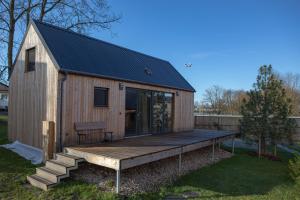 Het gebouw waarin de camping zich bevindt