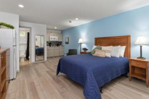 a blue bedroom with a bed and a bathroom at Extended Stay Gun Barrel City in Gun Barrel City