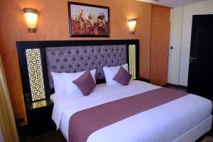 Een bed of bedden in een kamer bij Washington Hotel