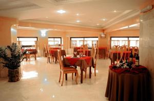 Een restaurant of ander eetgelegenheid bij Washington Hotel