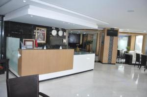 De lobby of receptie bij Washington Hotel