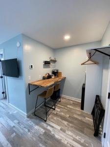 a kitchen with a table and chairs in a room at The Homestead in Palisade