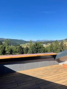 a deck with a view of the mountains at Attico con vista AltopianoAsiago in Roana