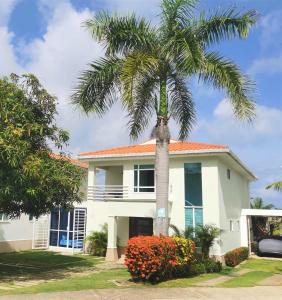 Vườn quanh Beach Villa Sol & Mar Cartagena, beachfront & private pool