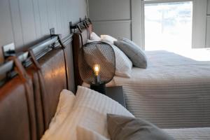 Voodi või voodid majutusasutuse Auberge des Cantons toas